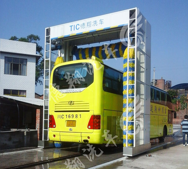 Bus washing machine